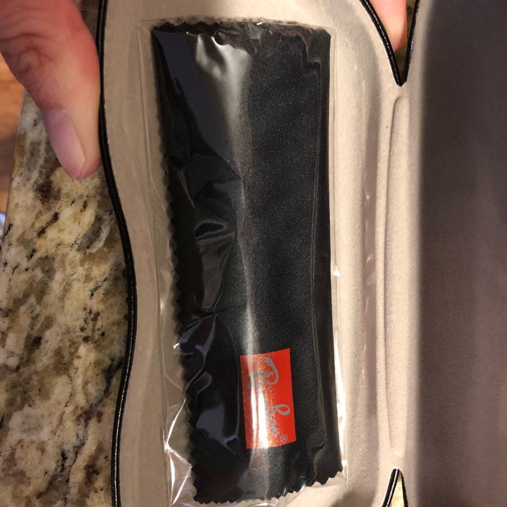 Ray Ban case - Picture 3 of 4